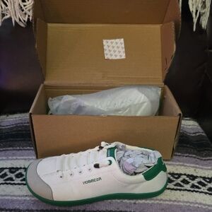 Hobibear Women's White and Green Athletic Shoes Sz 8. Run Big.